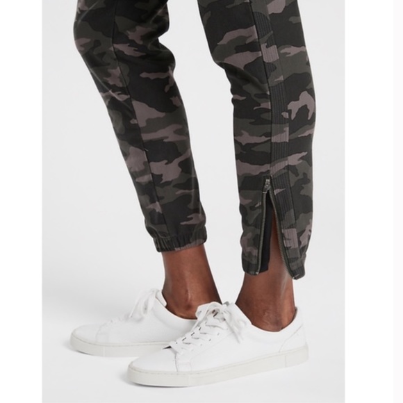 Athleta Farallon Camo Jogger Pants - Picture 4 of 12